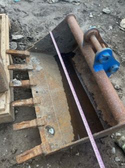 3-FOOT EXCAVATOR DIGGING BUCKET – 35 MM PINS