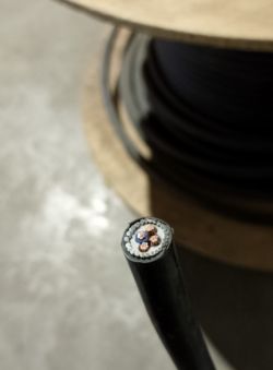 SPOOL OF ELECTRICAL CABLE (ROUGHLY 1.5MM BY AT LEAST 30M) PARTIALLY USED