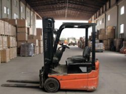 **(INCLUDES CHARGER)**TOYOTA FBESF15 ELECTRIC FORKLIFT - 3 WHEEL | 1,500KG CAPACITY