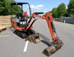 2016 KUBOTA KX015-4 1.5T MINI EXCAVATOR – CANOPY – 4 BUCKETS