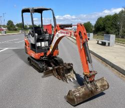 2016 KUBOTA KX015-4 1.5T MINI EXCAVATOR – CANOPY – 4 BUCKETS