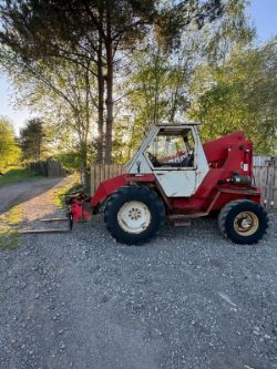 MANITOU TELEHANDLER – 4X4 WITH PALLET FORKS & BUCKET – SIDE SHIFT – FULL V5 >>--NO VAT ON HAMMER--<<