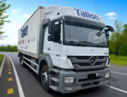2013 MERCEDES 2529 BOX VAN TRUCK – AUTO GEARBOX – DOUBLE SLEEPER CAB