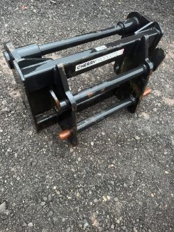 CHERRY PRODUCTS JCB TO MANITOU HEADSTOCK ADAPTER (NO VAT ON HAMMER)