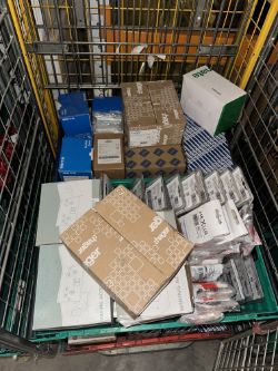 ELECTRICAL JOBLOT MIXED 76 UNITS - SWITCHES, SOCKETS, FUSES, CABLES, SOCKETS
