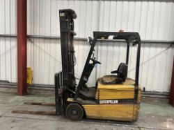**(INCLUDES CHARGER)**CAT LIFT TRUCKS EP16KT ELECTRIC FORKLIFT (2001)