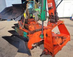 KVERNELAND AUTO RESET 4 FURROW PLOUGH