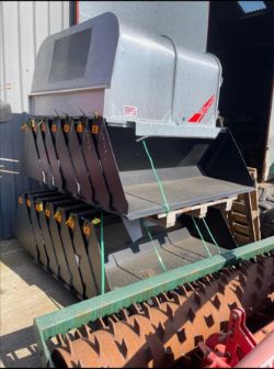 NEW QUICKE 180U BUCKET WITH EURO BRACKETS