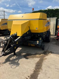 NEW HOLLAND BR950A ROUND BALER