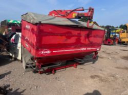 2001 KUHN B610 TWIN DISC FERTILISER SPREADER WITH SELF-LOADING ARM