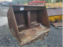 GEITH 8FT WIDE HI-TIP BULK BUCKET – QUICK FIT BRACKETS