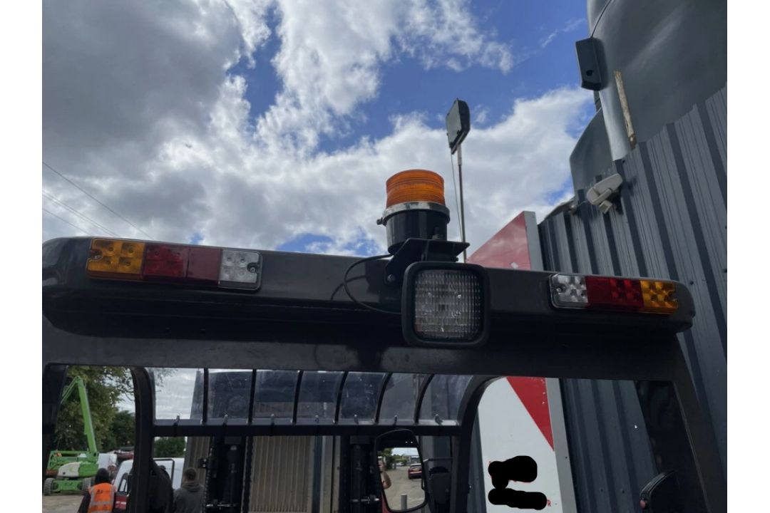 2020 MANITOU ME425C ELECTRIC FORKLIFT – 2.5T CAPACITY – TRIPLEX MAST – 48V - Image 9 of 13
