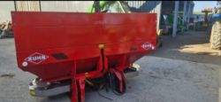 KUHN FERTILIZER SPREADER