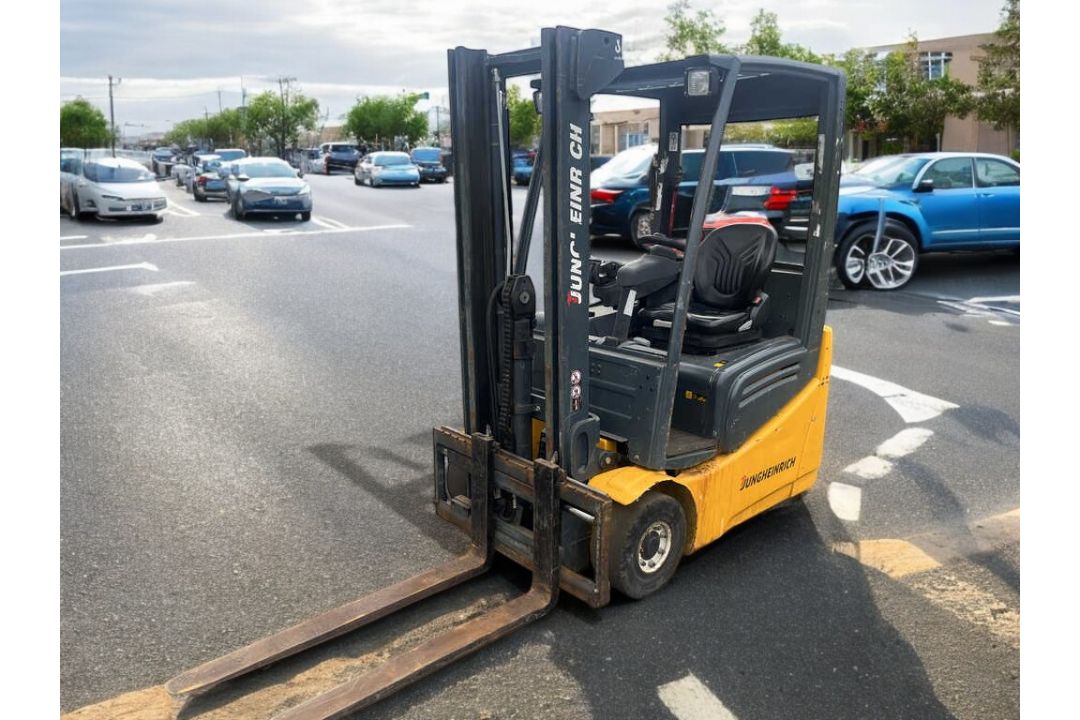 2009 JUNGHEINRICH EFG215 ELECTRIC FORKLIFT (3-WHEEL) **(INCLUDES CHARGER)** - Image 4 of 13