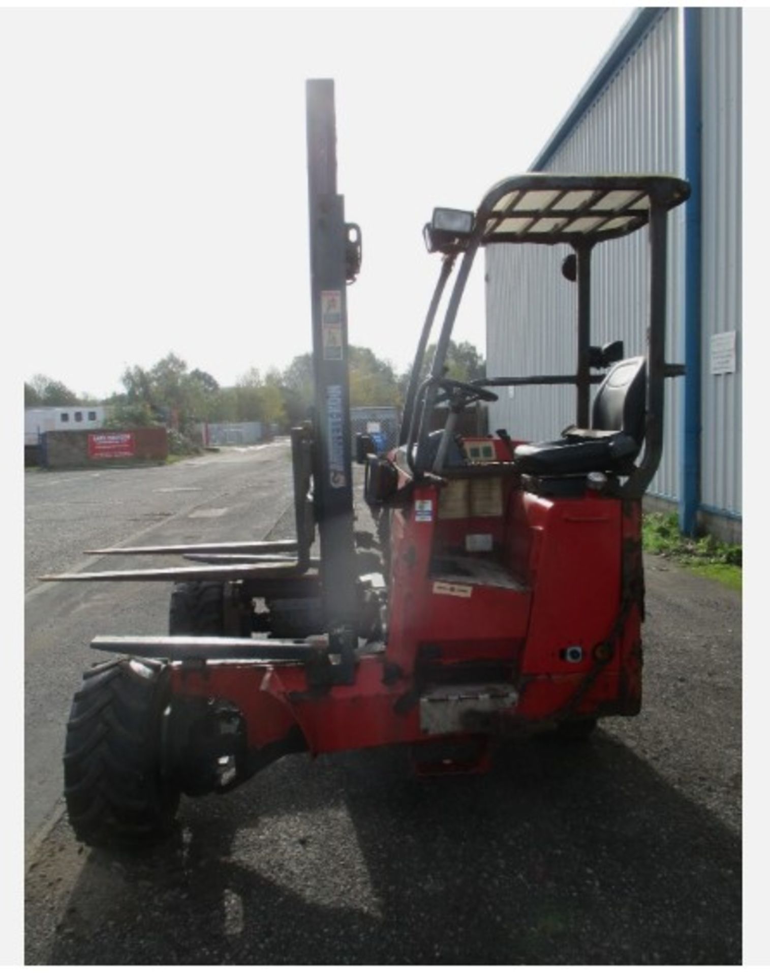 2005 MOFFETT MOUNTY M8 25.4 FORKLIFT – 2,500 KG LIFT CAPACITY – SIDE LOADER - Image 13 of 14
