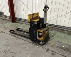 2012 CAT NPP20N2 ELECTRIC PALLET TRUCK **(INCLUDES CHARGER)**