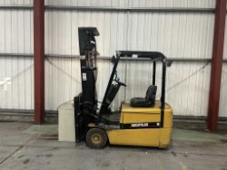 2000 CAT LIFT TRUCKS EP18KT ELECTRIC FORKLIFT (3 WHEELS) – 1,800 KG CAPACITY