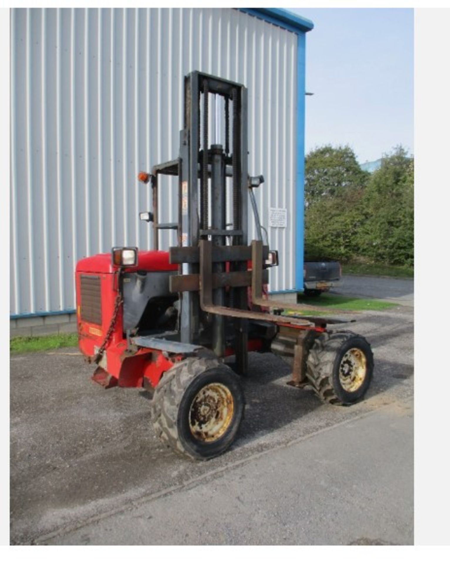 2005 MOFFETT MOUNTY M8 25.4 FORKLIFT – 2,500 KG LIFT CAPACITY – SIDE LOADER - Image 7 of 14
