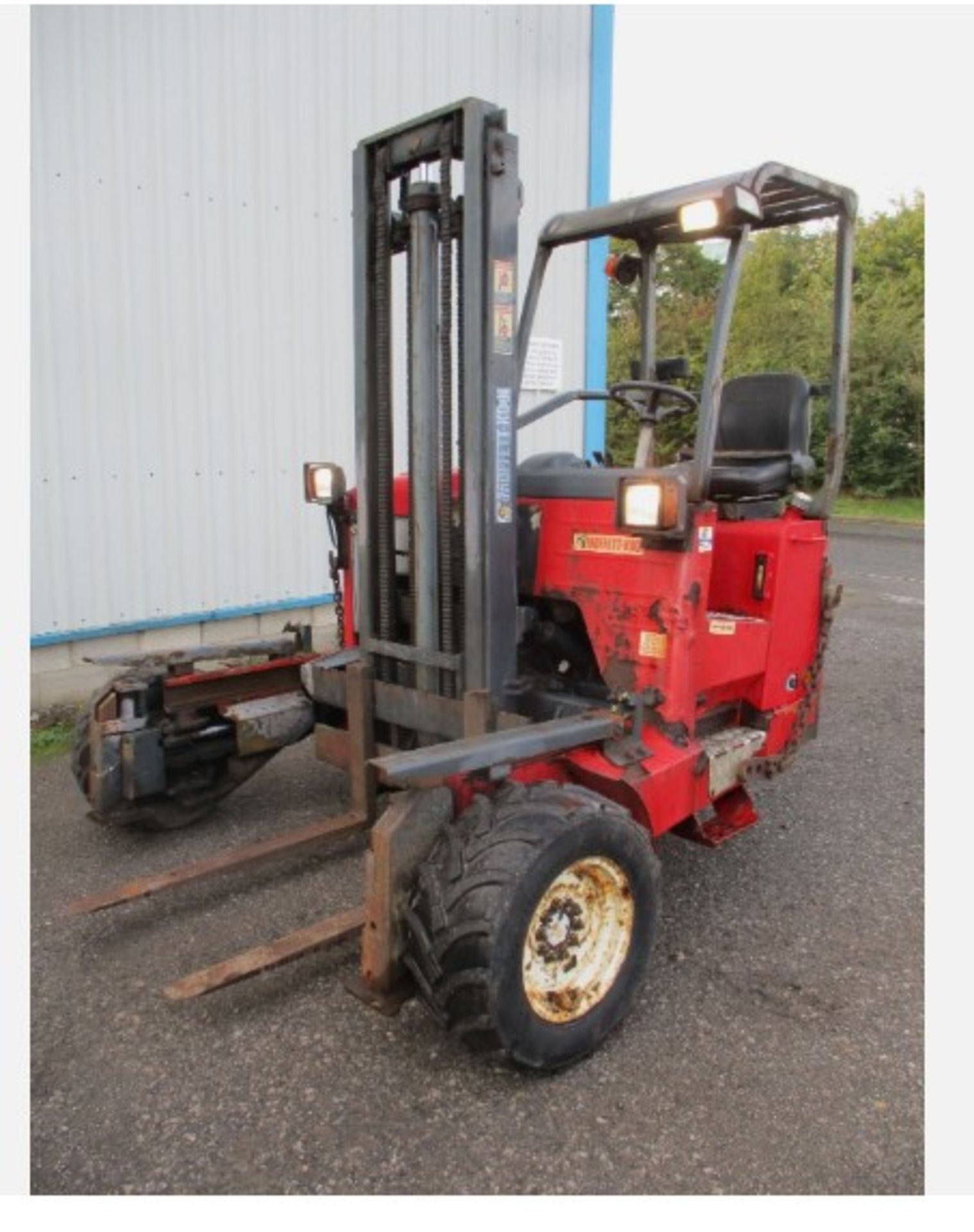 2005 MOFFETT MOUNTY M8 25.4 FORKLIFT – 2,500 KG LIFT CAPACITY – SIDE LOADER - Image 11 of 14