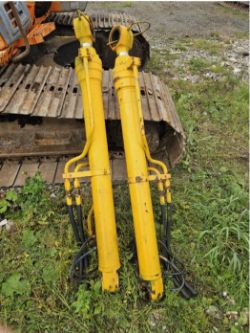 JCB JS200 / JS220 BOOM RAMS
