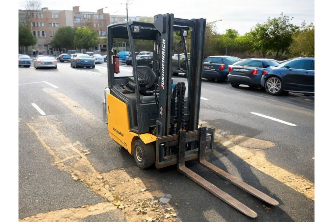 2009 JUNGHEINRICH EFG215 ELECTRIC FORKLIFT (3-WHEEL) **(INCLUDES CHARGER)** - Image 7 of 13