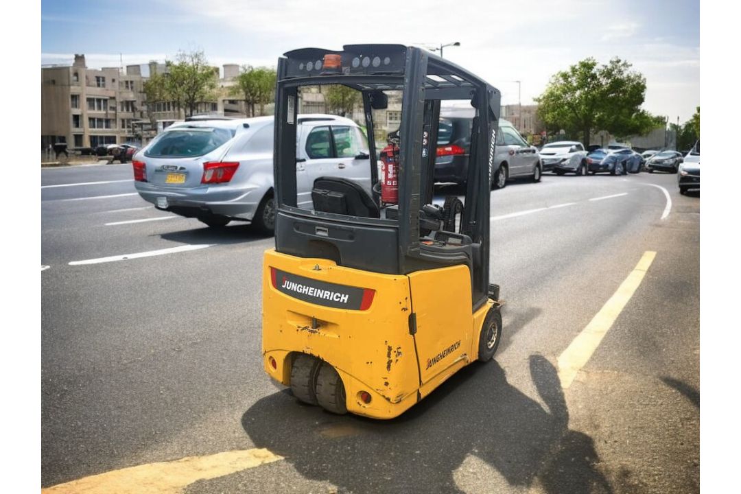 2009 JUNGHEINRICH EFG215 ELECTRIC FORKLIFT (3-WHEEL) **(INCLUDES CHARGER)** - Image 9 of 13