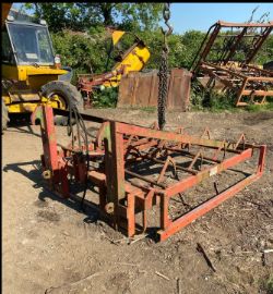 BROWNS FLAT 8 BALE GRAB WITH JCB BRACKETS