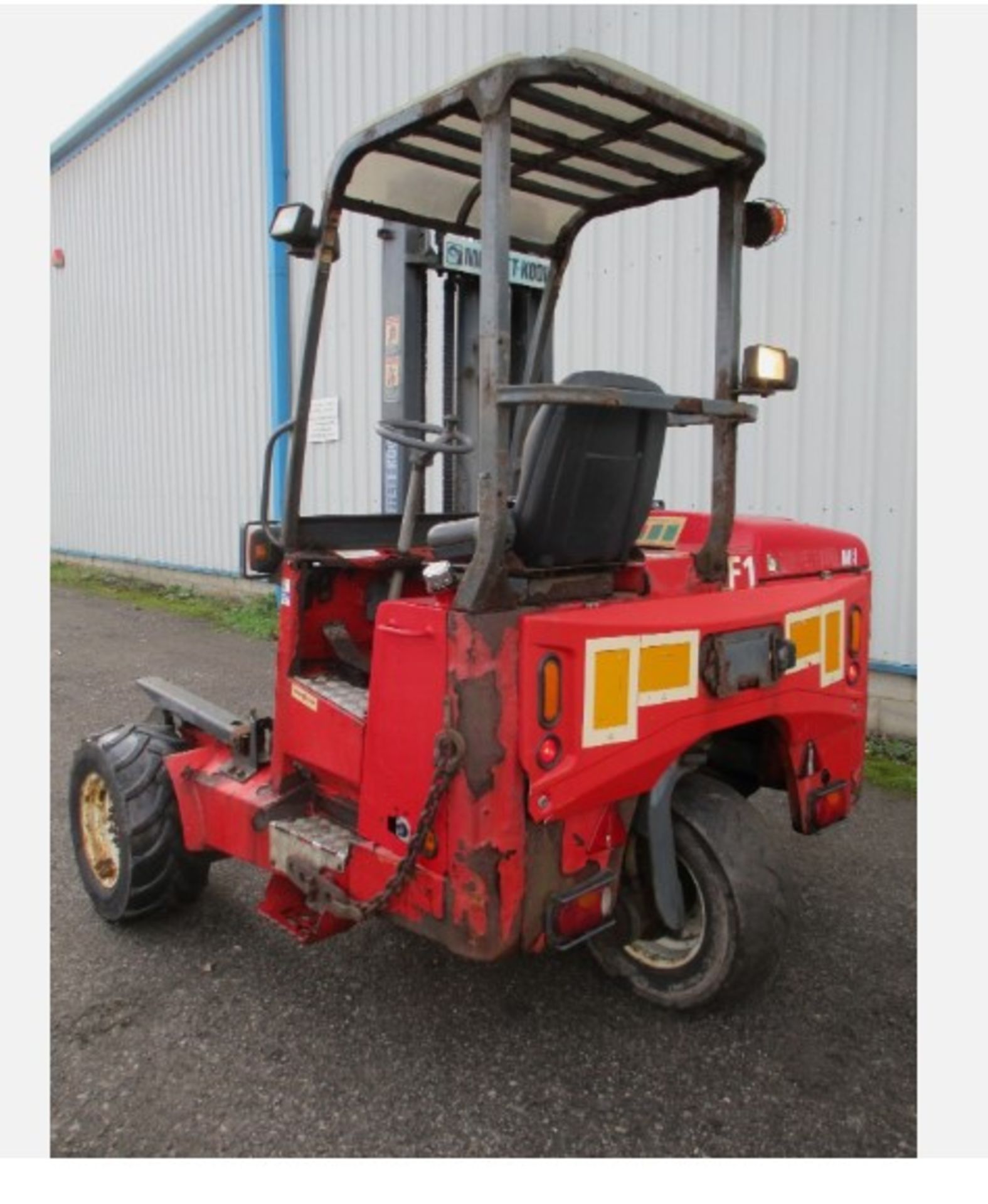 2005 MOFFETT MOUNTY M8 25.4 FORKLIFT – 2,500 KG LIFT CAPACITY – SIDE LOADER - Image 6 of 14