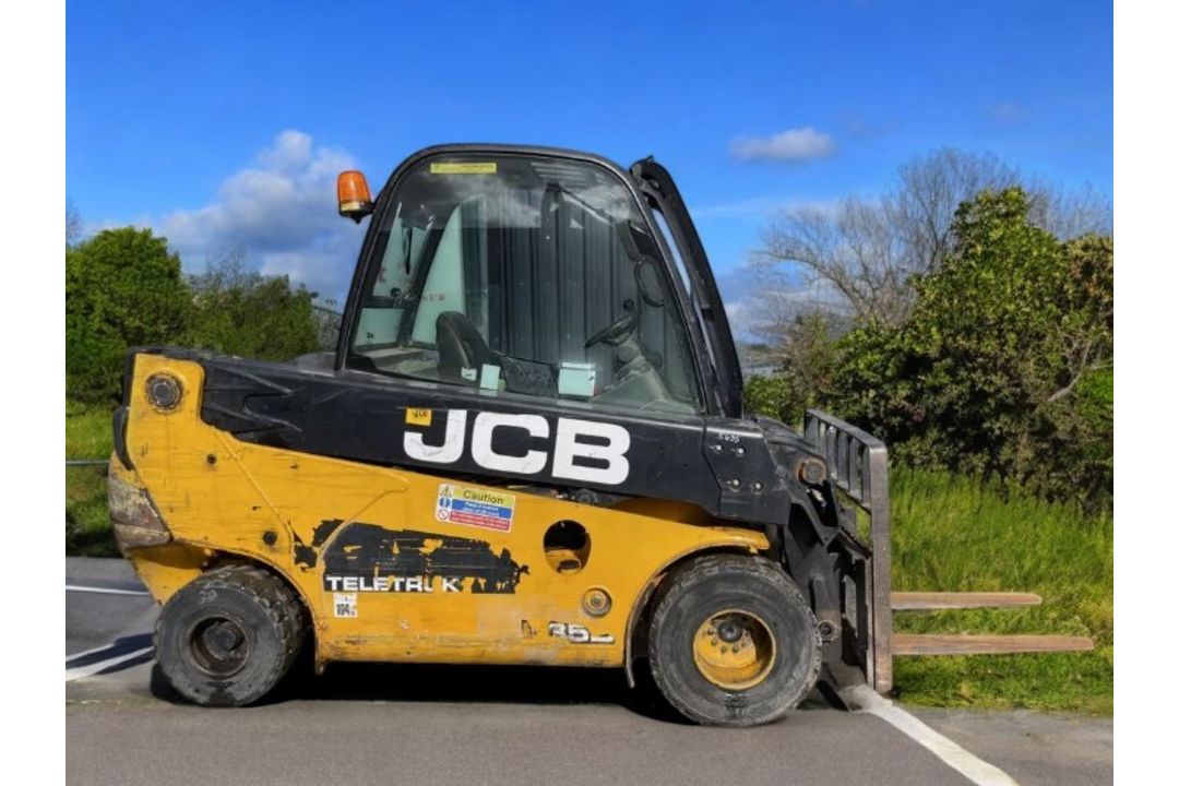 JCB TELETRUK TLT35D TELEHANDLER FORKLIFT (2011) - Image 1 of 10