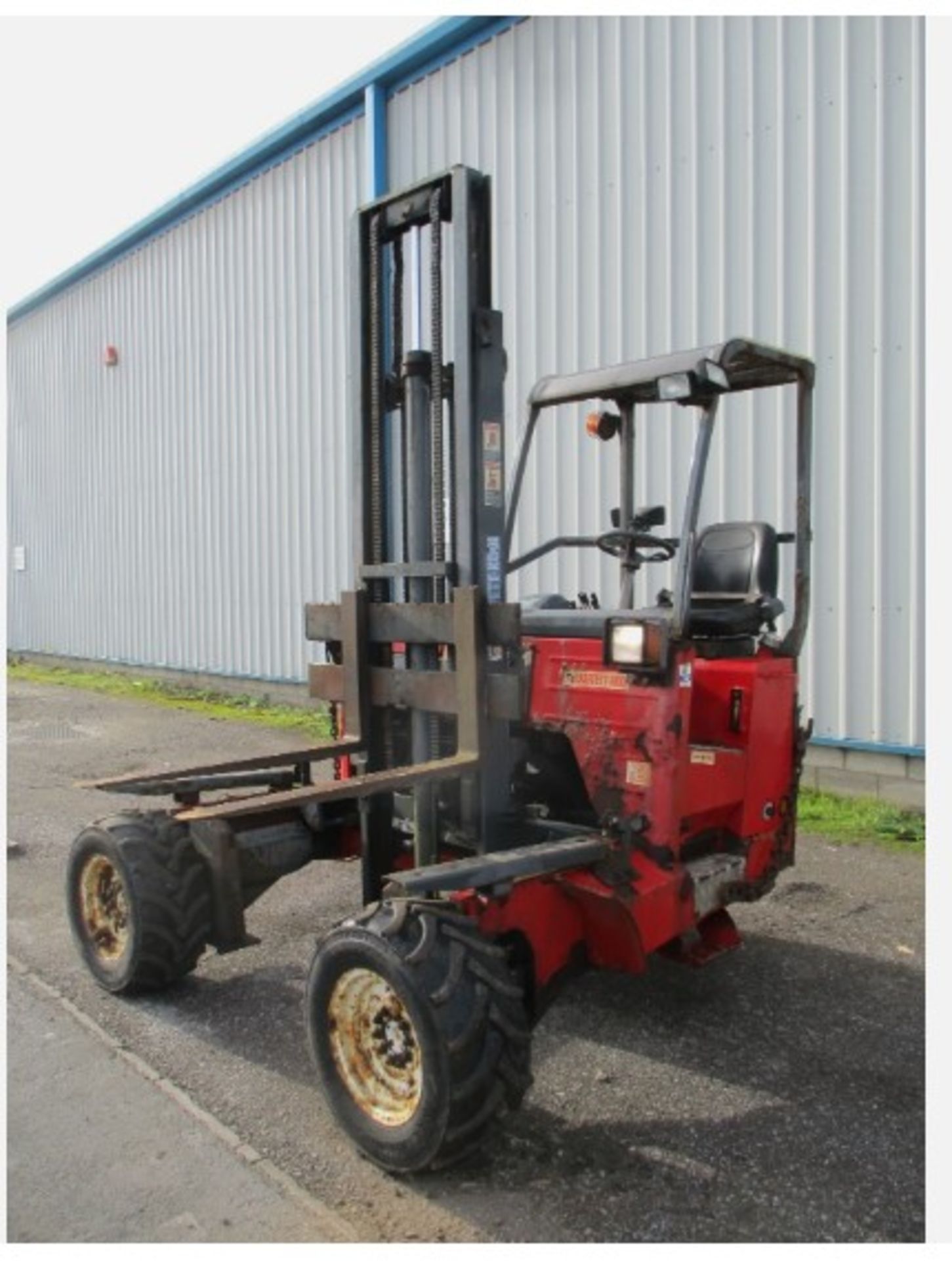 2005 MOFFETT MOUNTY M8 25.4 FORKLIFT – 2,500 KG LIFT CAPACITY – SIDE LOADER - Image 12 of 14