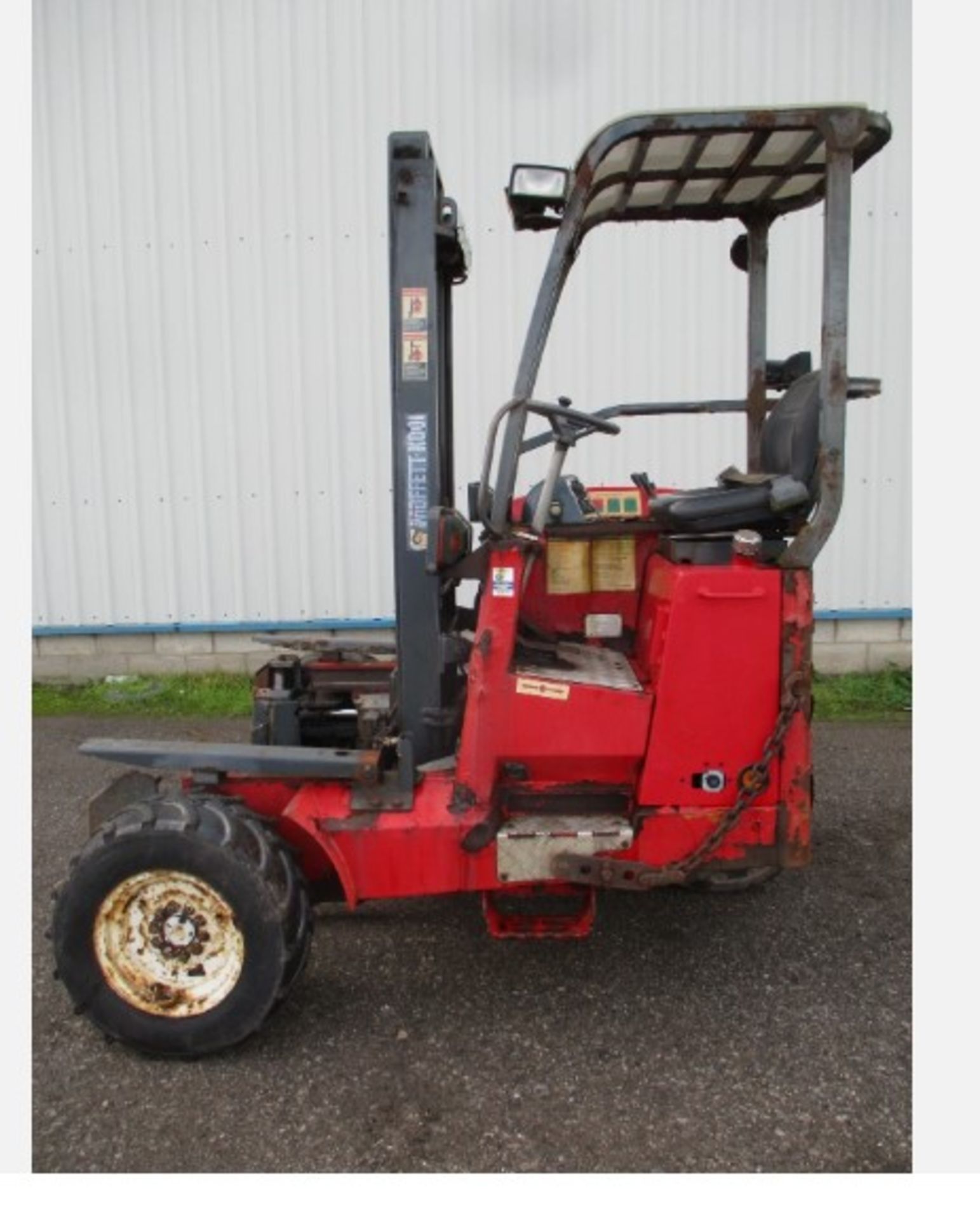 2005 MOFFETT MOUNTY M8 25.4 FORKLIFT – 2,500 KG LIFT CAPACITY – SIDE LOADER - Image 10 of 14