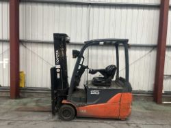 **(INCLUDES CHARGER)** 2013 TOYOTA 8FBET20 3-WHEEL ELECTRIC FORKLIFT – 2,000KG CAPACITY