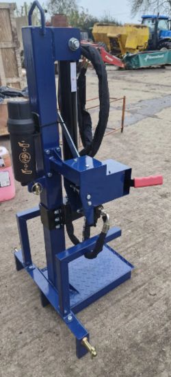 NEW SAMSON LOG SPLITTER.