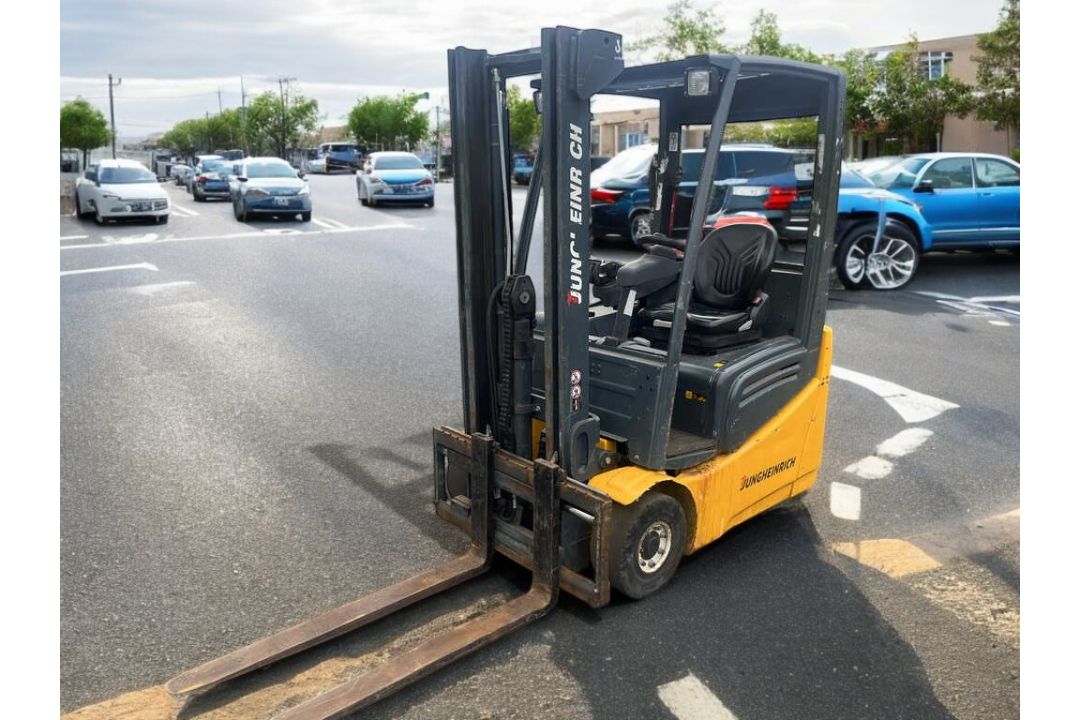 2009 JUNGHEINRICH EFG215 ELECTRIC FORKLIFT (3-WHEEL) **(INCLUDES CHARGER)** - Image 11 of 13