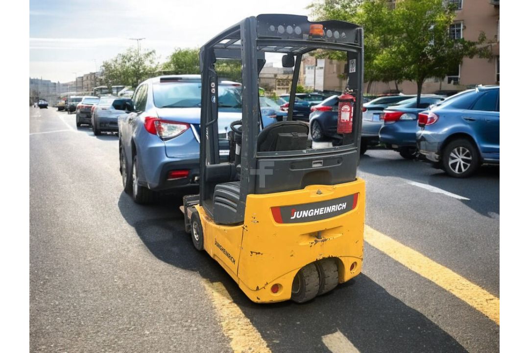 2009 JUNGHEINRICH EFG215 ELECTRIC FORKLIFT (3-WHEEL) **(INCLUDES CHARGER)** - Image 1 of 13