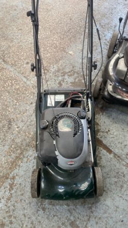 HARRIER 41 BRIGGS AND STRATTON SELF PULL LAWN LOWER