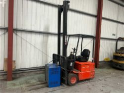 **(INCLUDES CHARGER)** 2005 LINDE E12Z-02 ELECTRIC FORKLIFT – 1,200KG, 5M LIFT