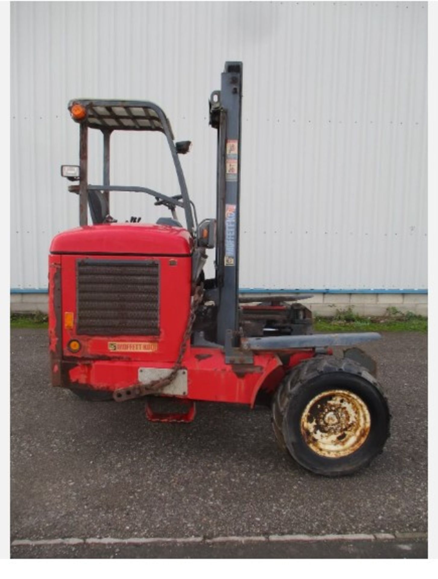 2005 MOFFETT MOUNTY M8 25.4 FORKLIFT – 2,500 KG LIFT CAPACITY – SIDE LOADER - Image 4 of 14