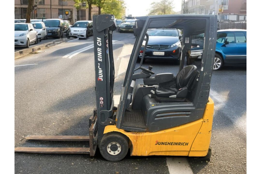 2009 JUNGHEINRICH EFG215 ELECTRIC FORKLIFT (3-WHEEL) **(INCLUDES CHARGER)** - Image 6 of 13