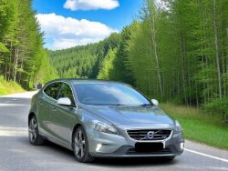 2015 VOLVO V40 1.6 D2 R-DESIGN (S/S) 5DR – MANUAL DIESEL HATCHBACK >>--NO VAT ON HAMMER--<<