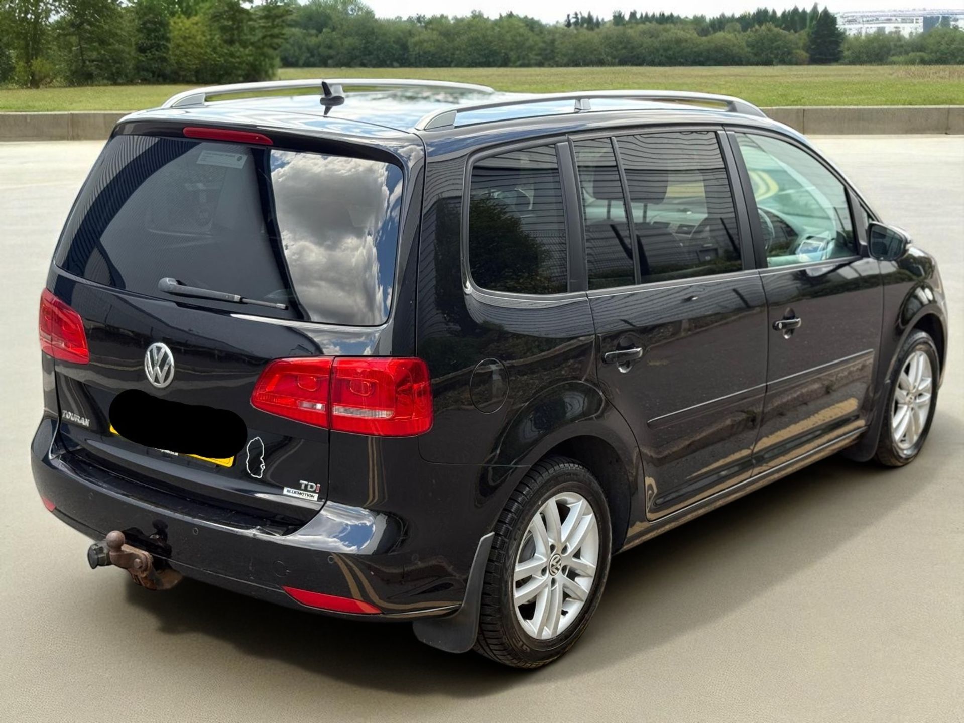 2014 VOLKSWAGEN TOURAN SE BLUE TECH TDI – 1.6 DIESEL – MANUAL – 7 SEATER >>--NO VAT ON HAMMER--<< - Image 4 of 41