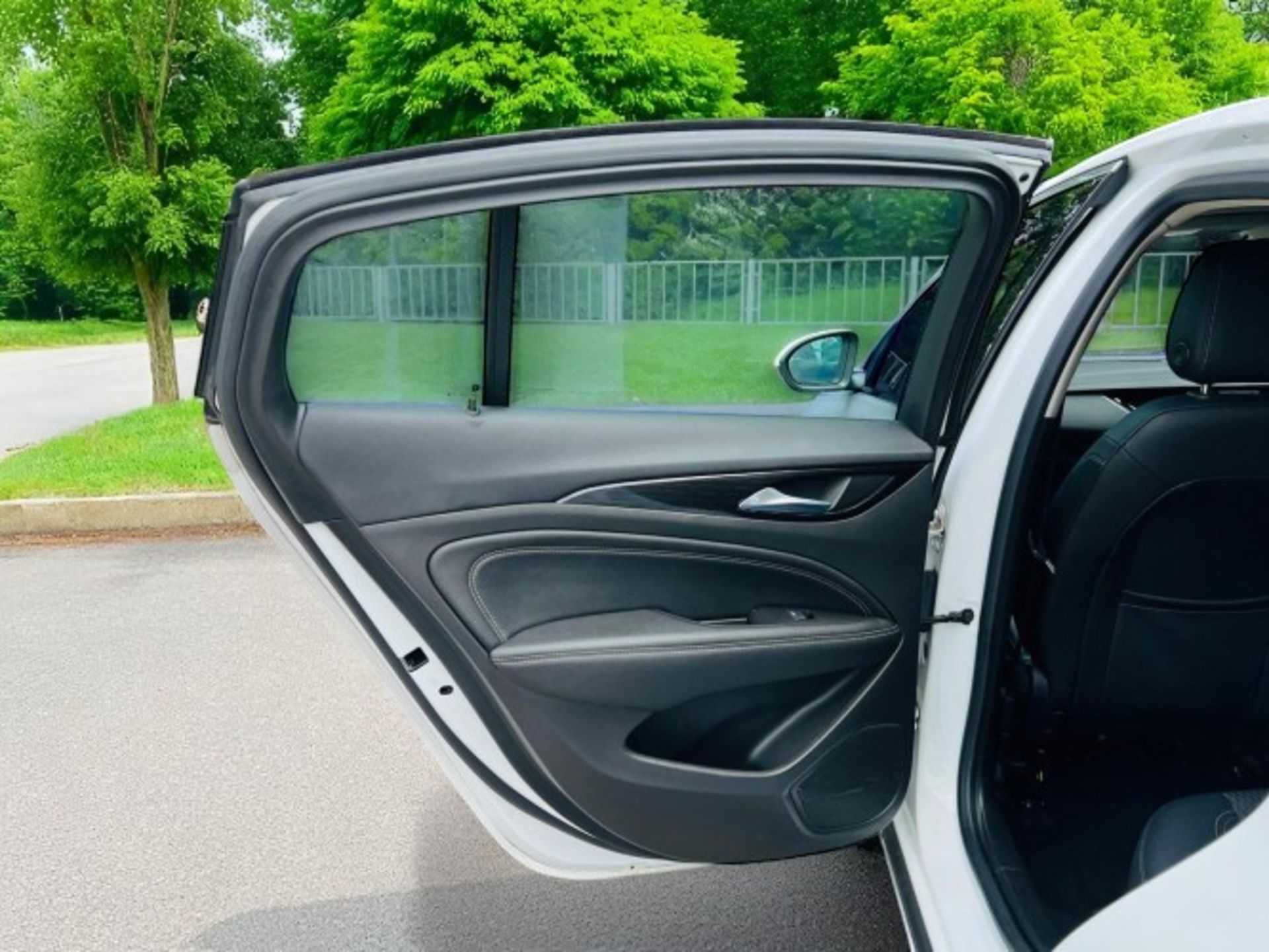 2018 VAUXHALL INSIGNIA 1.6 TURBO D ECOTEC TECH LINE NAV GRAND SPORT EURO 6 >>--NO VAT ON HAMMER--<< - Image 12 of 36