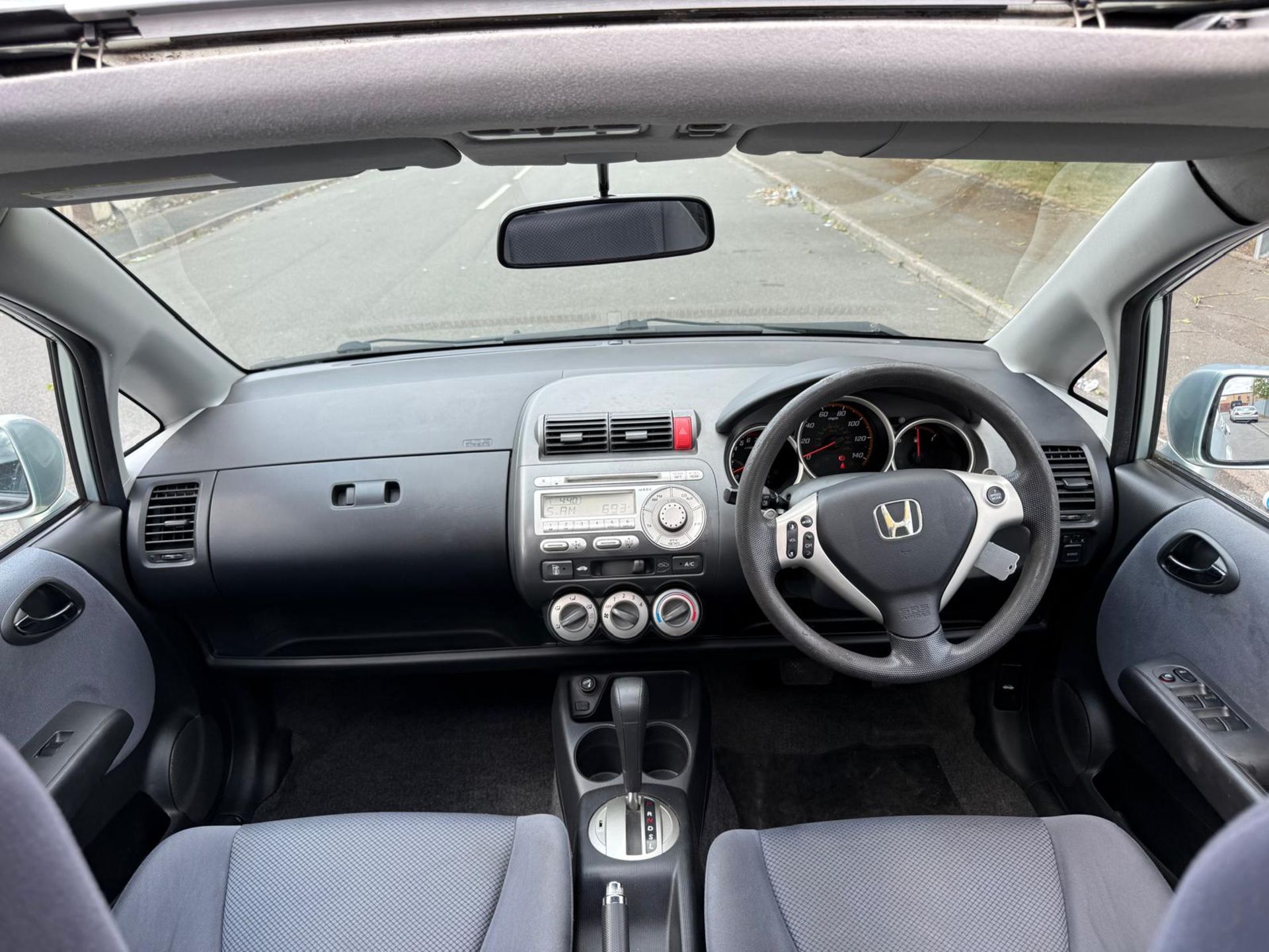2007 HONDA JAZZ SE CVT – 7-SPEED AUTO – SUNROOF – 149K – >>--NO VAT ON HAMMER--<< - Image 12 of 20