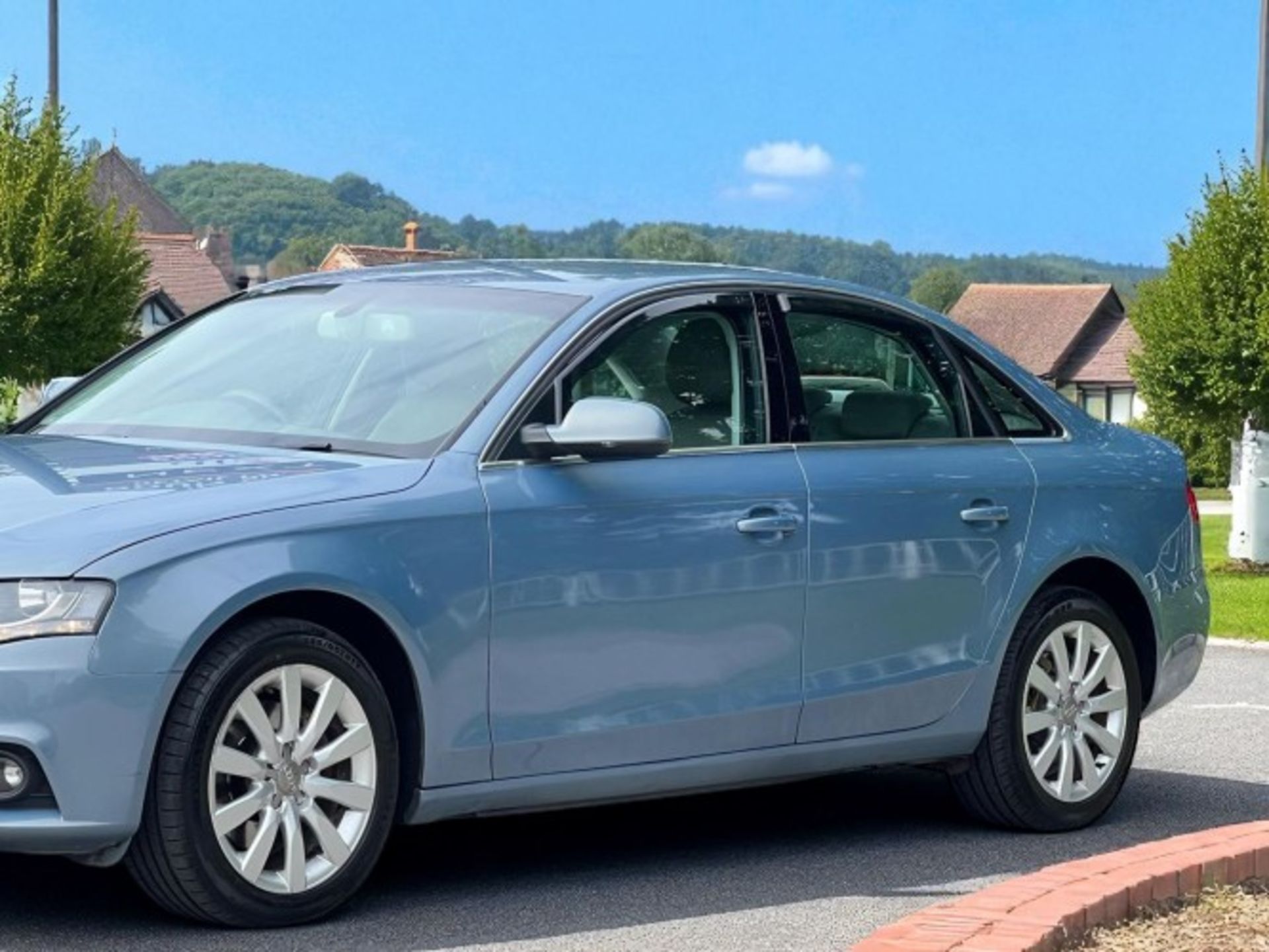 2009 AUDI A4 2.0 TDI EXECUTIVE SE – MULTITRONIC >>--NO VAT ON HAMMER--<< - Image 12 of 39