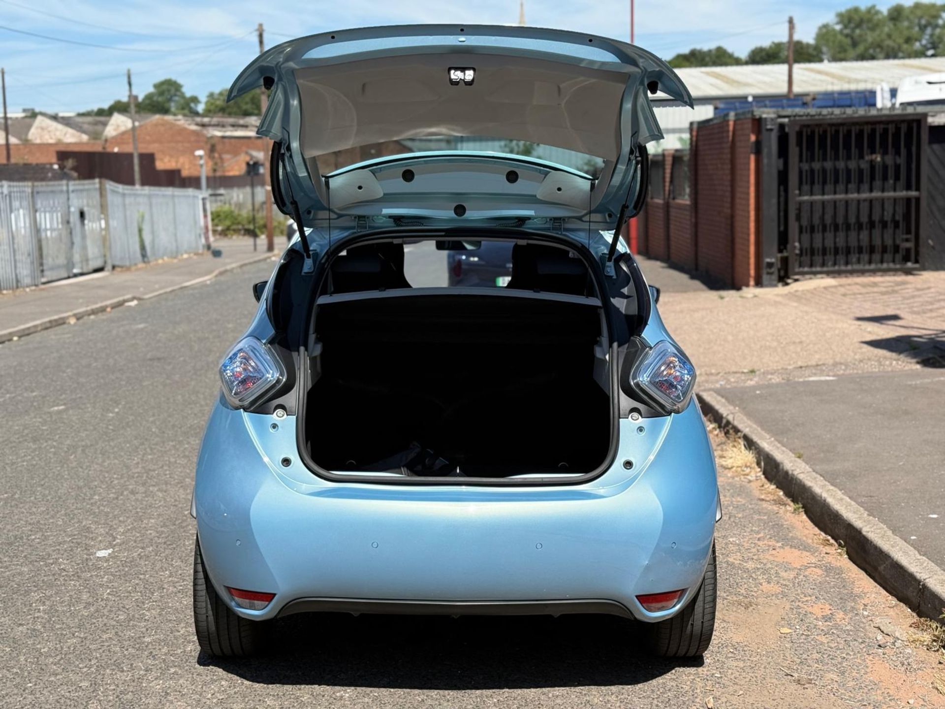 2014 RENAULT ZOE DYNAMIQUE INTENS AUTO – 68K MILES – 91% BATTERY HEALTH >>--NO VAT ON HAMMER--<< - Image 9 of 36