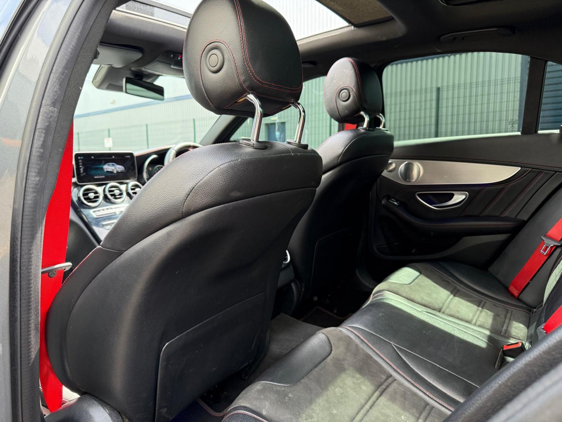 2019 MERCEDES-BENZ AMG C 43 PREMIUM PLUS – 4MATIC – 3.0 V6 >>--NO VAT ON HAMMER--<< - Image 28 of 38
