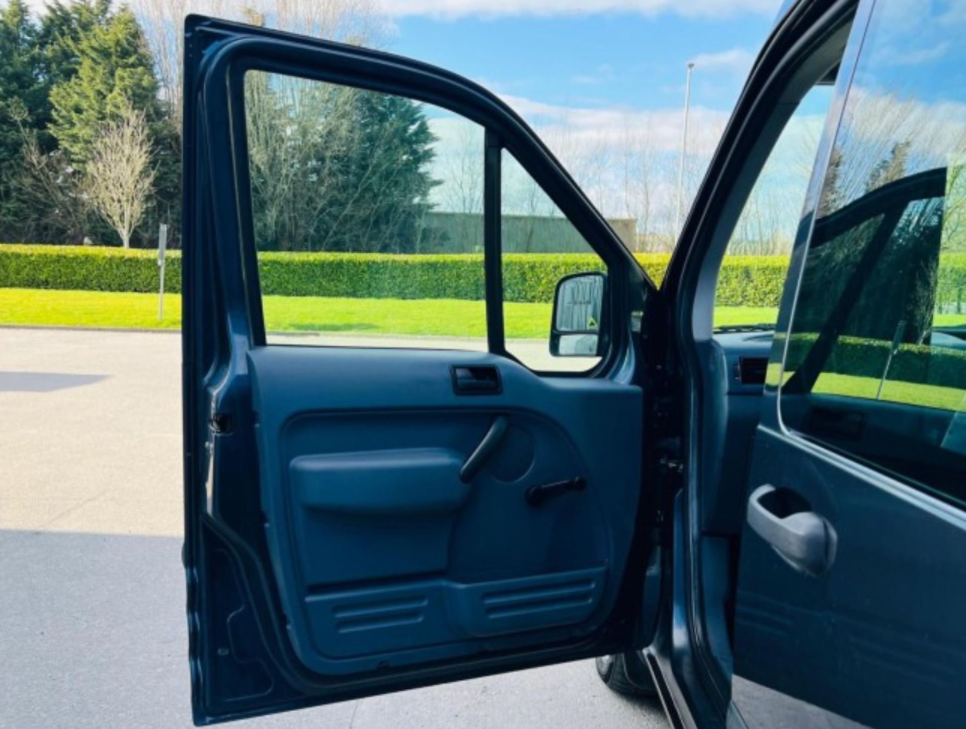 FORD TOURNEO CONNECT 1.8 TDCI T230 90 – 90K MILES >>--NO VAT ON HAMMER--<< - Image 10 of 27