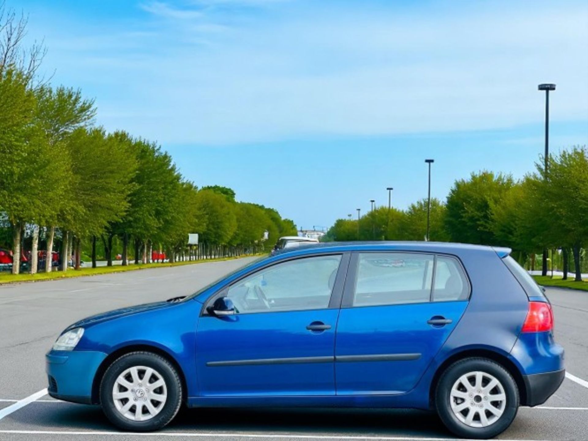 2004 VOLKSWAGEN GOLF 1.6 FSI SE 5DR – ULEZ COMPLIANT – PETROL >>--NO VAT ON HAMMER--<< - Image 7 of 27