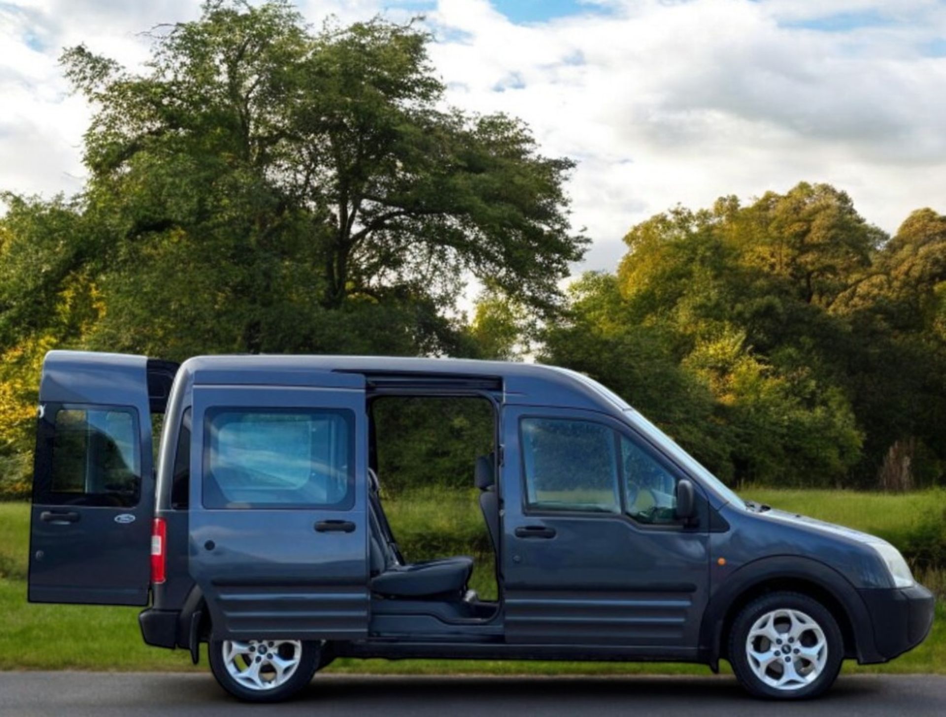 FORD TOURNEO CONNECT 1.8 TDCI T230 90 – 90K MILES >>--NO VAT ON HAMMER--<< - Image 2 of 27