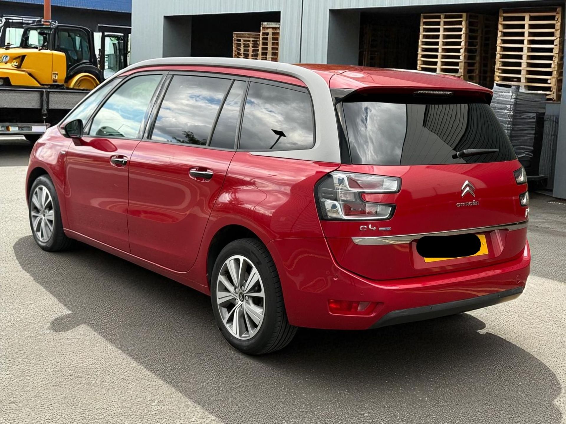 2016 CITROËN GRAND C4 PICASSO EXCLUSIVE+ 1.6 BLUEHDI– 96K MILES – RED >>--NO VAT ON HAMMER--<< - Image 8 of 39